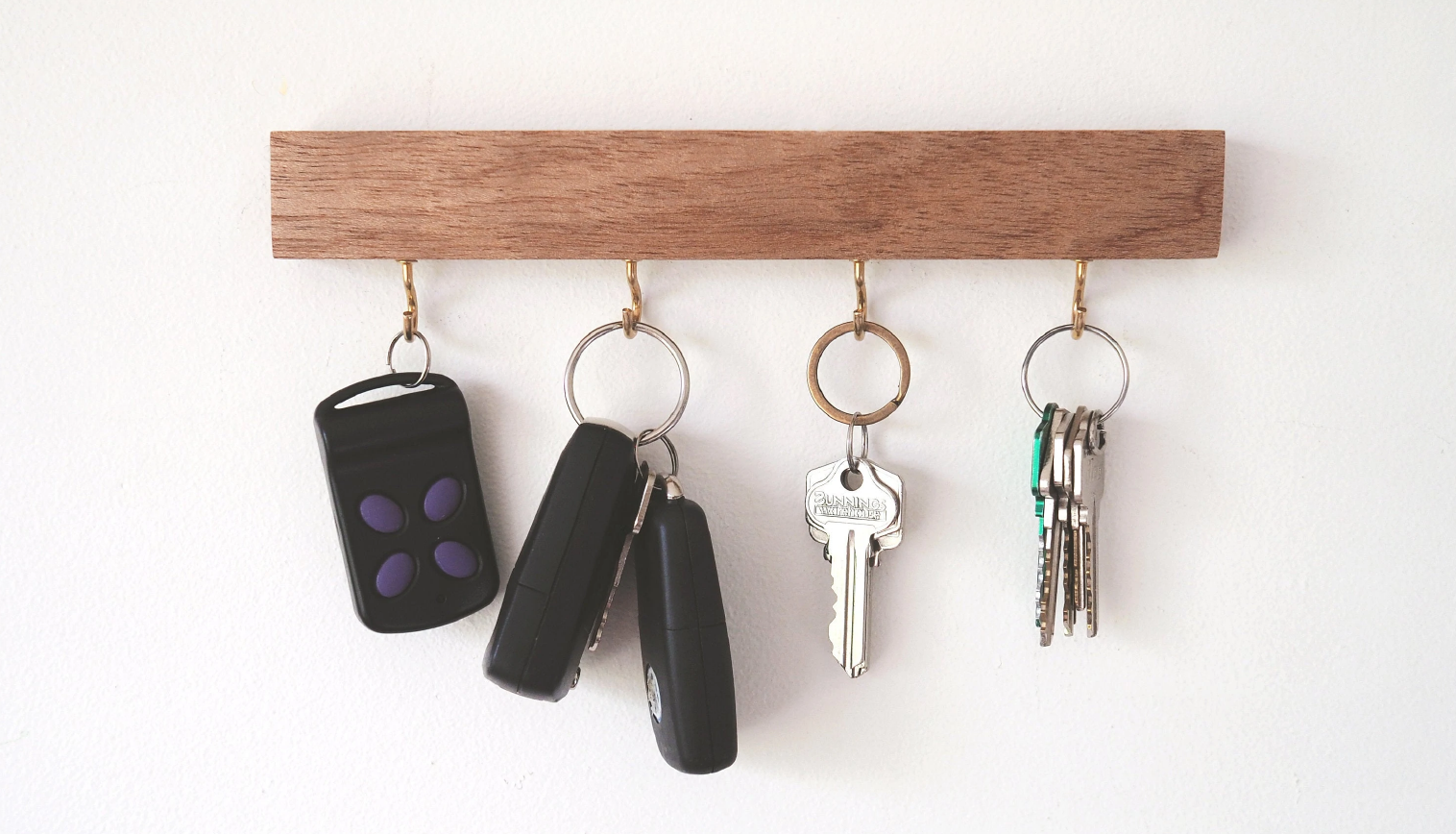 What's the difference between a keychain and a keyring?