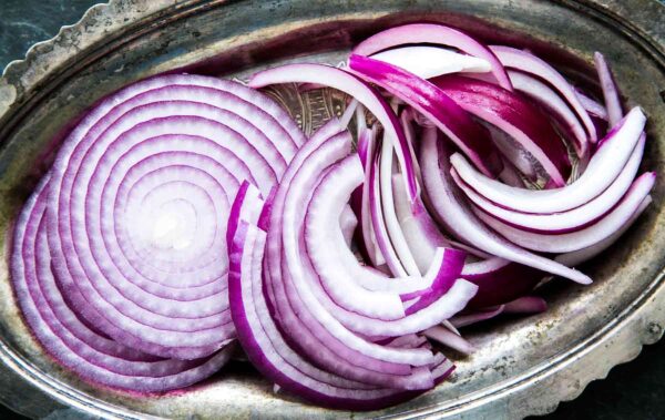 Onions provide health benefits to the body.