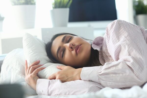 What are The Benefits of Sleeping Well For Weight Loss? These Tips Will Help