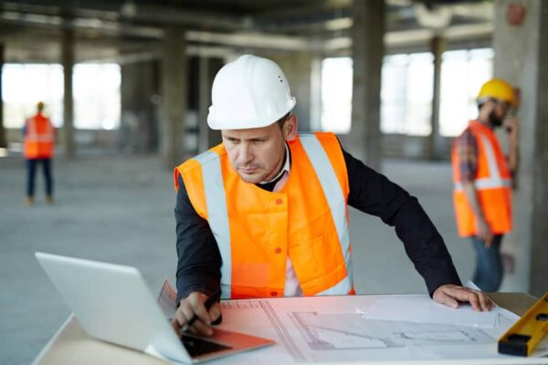 How do recruitment agencies help in finding construction jobs?