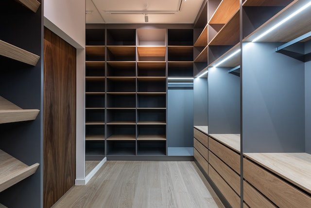 2-Door-Mirrored-Wardrobe-with-Drawers