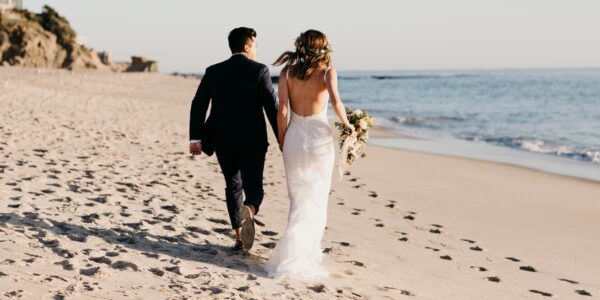 Do You Know These 5 Beach Wedding Dress Trends In 2022?