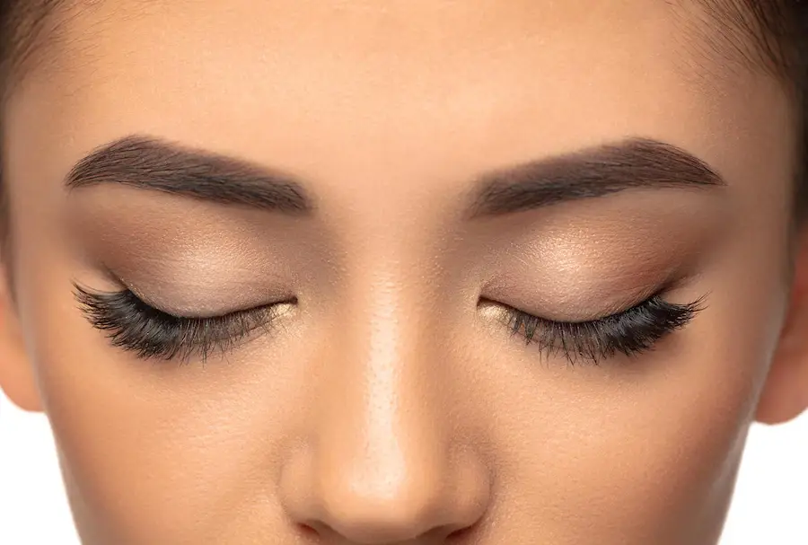 How to prevent allergic reactions to eyelash extensions?