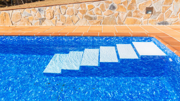 The Best Blue Pool Tiles – A Comprehensive Guide