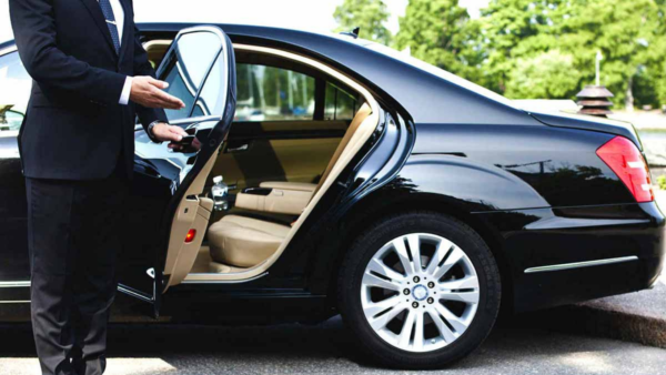 Why Airport Transfers in Wokingham Are Ideal for Business Trips