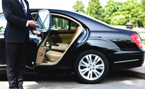 How to Choose the Perfect Car Service Limo?