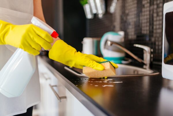 The Pros and Cons of a Deep Cleaning Service vs. a Standard Cleaning Service